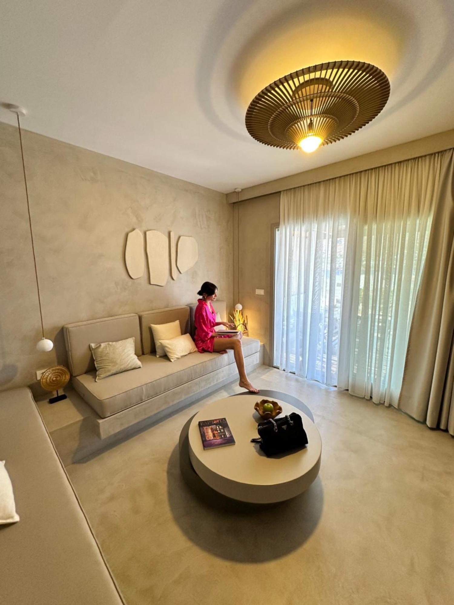 Pefki Luxury *